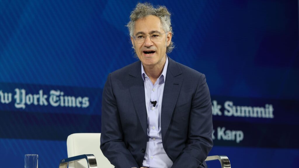 Palantir is set to surge after a consolidation period. How to trade it while defining risk 10