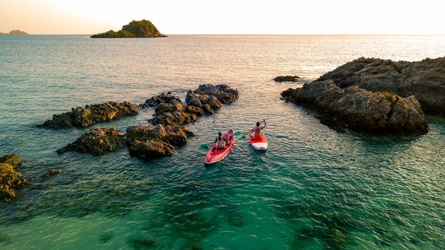 Five new rules to travel smarter this summer - BBC 10